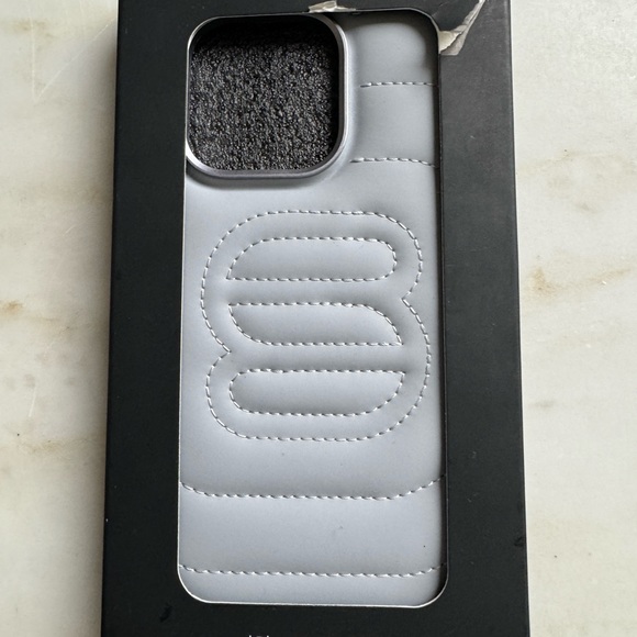 Aritzia iPhone 14 Pro super puff case - marble grey - brand new - Picture 3 of 6